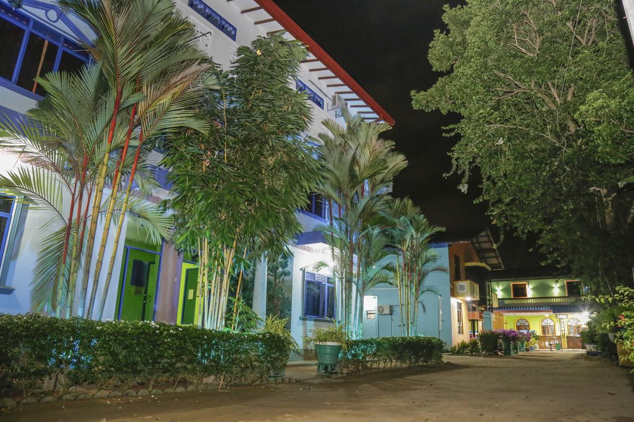 Ranmal Airport Transit Hotel Катунаяка Экстерьер фото